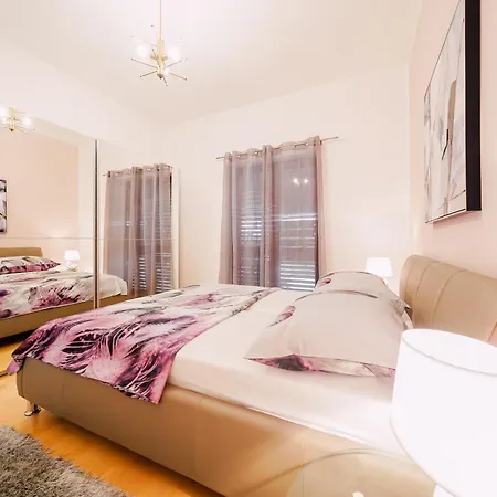 Family-friendly With Swimming Pool Ljubac, Zadar - 11922 Lejlighed