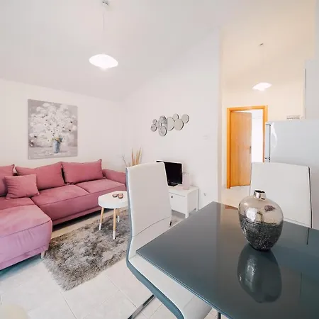 Family-friendly With Swimming Pool Ljubac, Zadar - 11922 Apartmán Ražanac