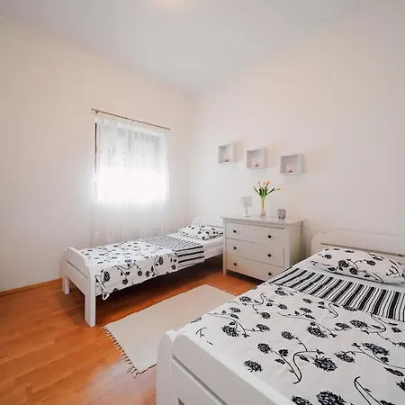Apartmán Family-friendly With Swimming Pool Ljubac, Zadar - 11922 *