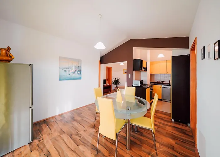 Family-friendly With Swimming Pool Ljubac, Zadar - 11922 Appartamento Ražanac